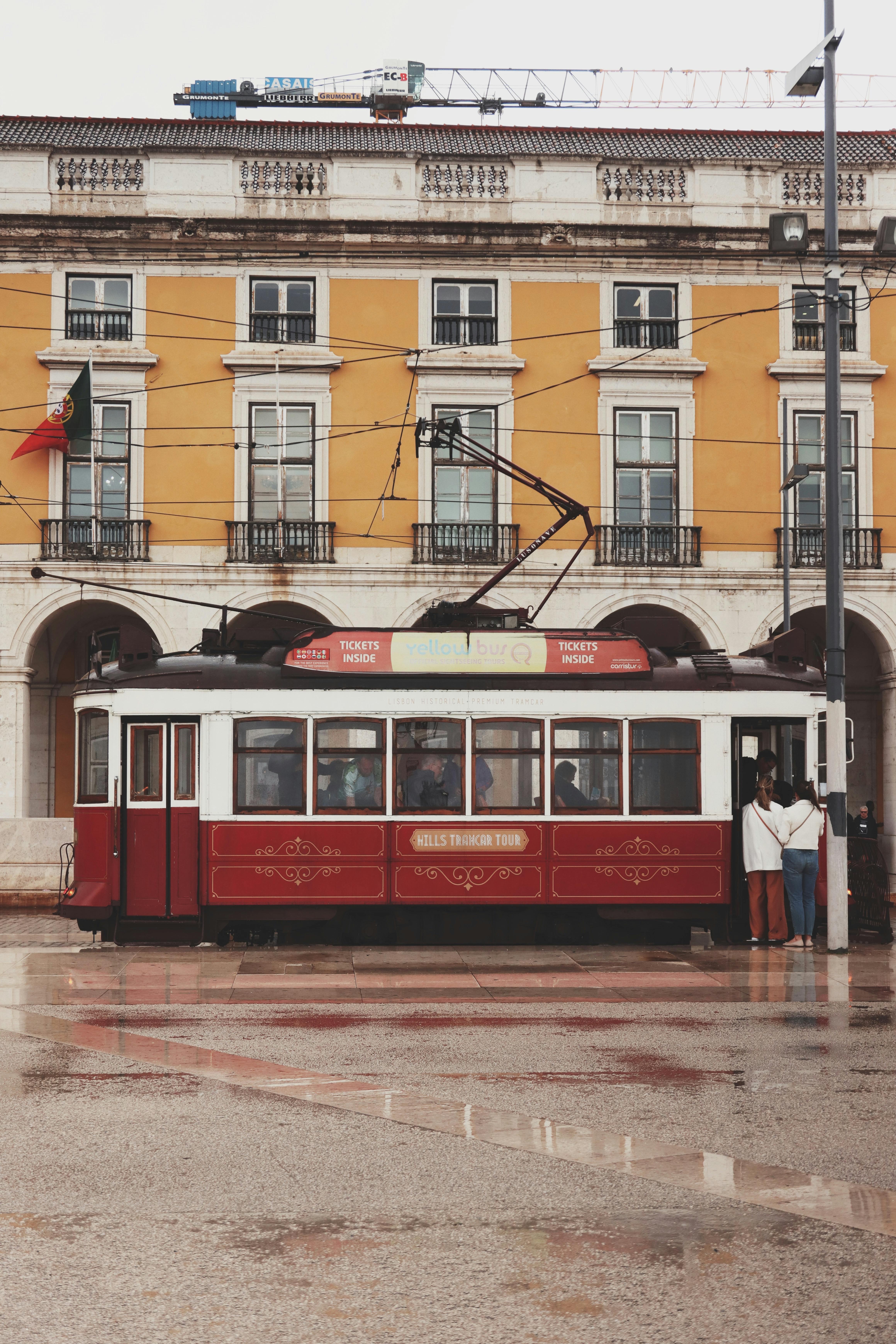 Lisbon Budget Travel Guide Praça do Comércio
